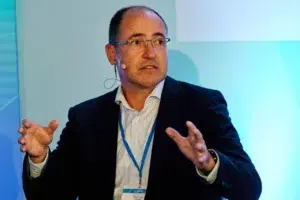 Professional event photography: Participant in panel discussion